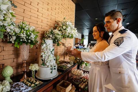 As melhores ideias e inspirações criativas de fotos de casamento familiar no restaurante Coco Bambu - Anália Franco'