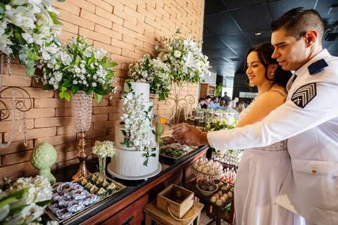 As melhores ideias e inspirações criativas de fotos de casamento familiar no restaurante Coco Bambu - Anália Franco'