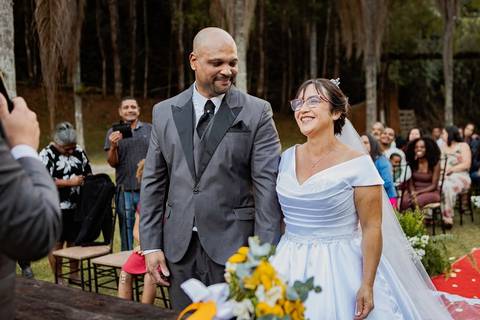 As melhores ideias e inspirações criativas de fotos de casamento ao ar livre na Fazenda Carpas Dourada'