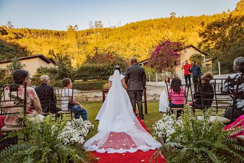 As melhores ideias e inspirações criativas de fotos de casamento ao ar livre na Fazenda Carpas Dourada'