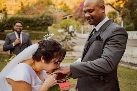 As melhores ideias e inspirações criativas de fotos de casamento ao ar livre na Fazenda Carpas Dourada'