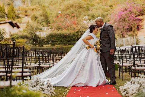 As melhores ideias e inspirações criativas de fotos de casamento ao ar livre na Fazenda Carpas Dourada'