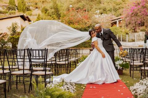 As melhores ideias e inspirações criativas de fotos de casamento ao ar livre na Fazenda Carpas Dourada'