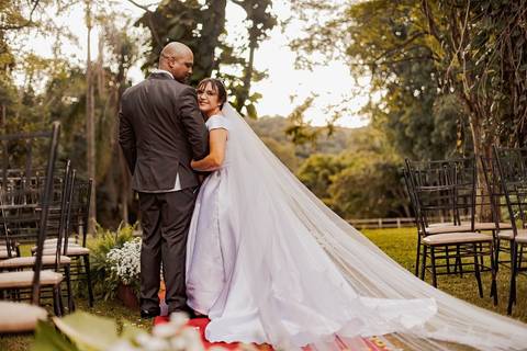 As melhores ideias e inspirações criativas de fotos de casamento ao ar livre na Fazenda Carpas Dourada'