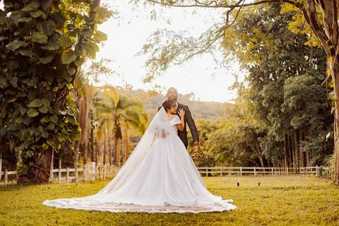 As melhores ideias e inspirações criativas de fotos de casamento ao ar livre na Fazenda Carpas Dourada'