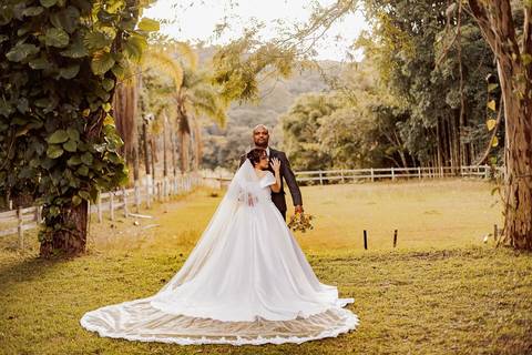As melhores ideias e inspirações criativas de fotos de casamento ao ar livre na Fazenda Carpas Dourada'
