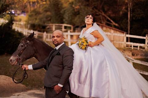 As melhores ideias e inspirações criativas de fotos de casamento ao ar livre na Fazenda Carpas Dourada'