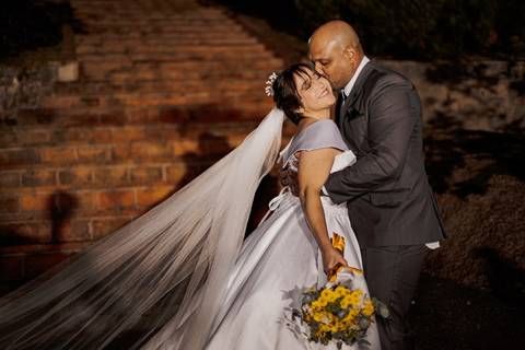 As melhores ideias e inspirações criativas de fotos de casamento ao ar livre na Fazenda Carpas Dourada'
