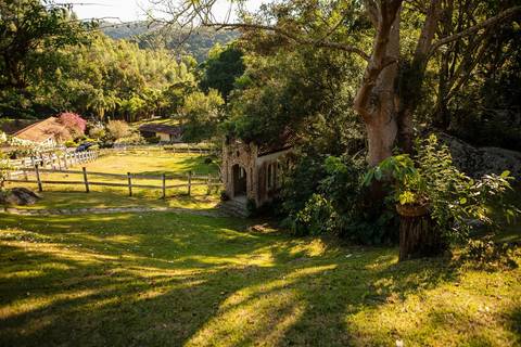 As melhores ideias e inspirações criativas de fotos de casamento ao ar livre na Fazenda Carpas Dourada'