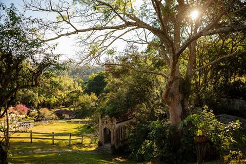 As melhores ideias e inspirações criativas de fotos de casamento ao ar livre na Fazenda Carpas Dourada'