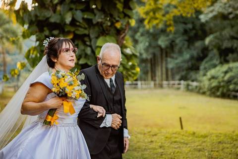 As melhores ideias e inspirações criativas de fotos de casamento ao ar livre na Fazenda Carpas Dourada'