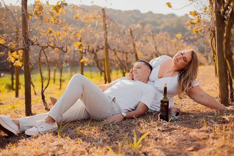 As melhores ideias e inspirações criativas de fotos de ensaio pré wedding na Vinícola XV de Novembro em São Roque '