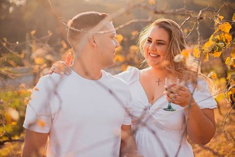 As melhores ideias e inspirações criativas de fotos de ensaio pré wedding na Vinícola XV de Novembro em São Roque '