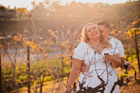 As melhores ideias e inspirações criativas de fotos de ensaio pré wedding na Vinícola XV de Novembro em São Roque '