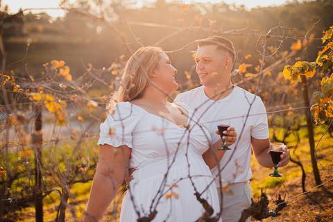 As melhores ideias e inspirações criativas de fotos de ensaio pré wedding na Vinícola XV de Novembro em São Roque '