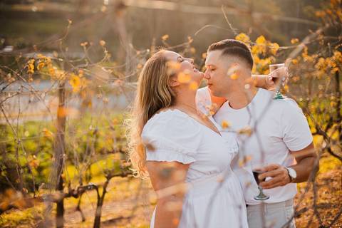 As melhores ideias e inspirações criativas de fotos de ensaio pré wedding na Vinícola XV de Novembro em São Roque '