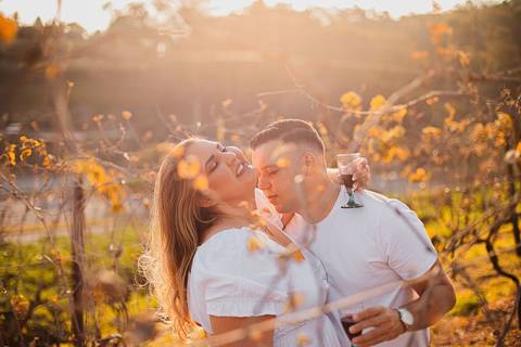 As melhores ideias e inspirações criativas de fotos de ensaio pré wedding na Vinícola XV de Novembro em São Roque '