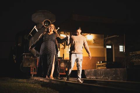 As melhores ideias e inspirações criativas de fotos de ensaio pré wedding na Maria Fumaça em São Roque '