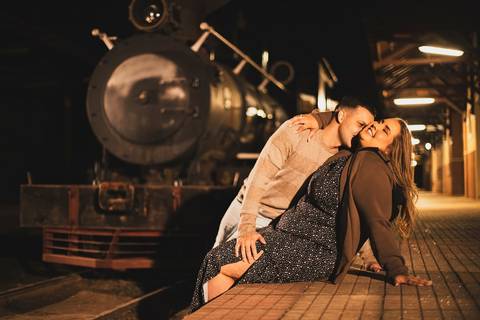 As melhores ideias e inspirações criativas de fotos de ensaio pré wedding na Maria Fumaça em São Roque '