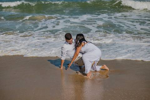 As melhores ideias e inspirações criativas de fotos de ensaio pré wedding na Praia do Guarujá'