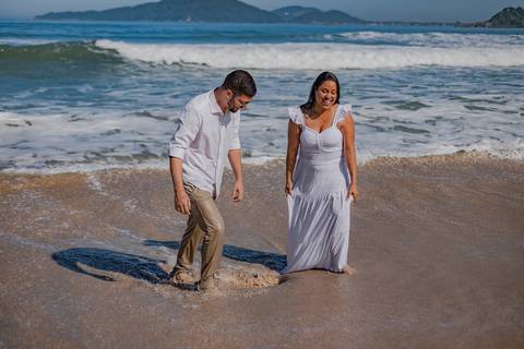 As melhores ideias e inspirações criativas de fotos de ensaio pré wedding na Praia do Guarujá'