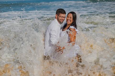 As melhores ideias e inspirações criativas de fotos de ensaio pré wedding na Praia do Guarujá'