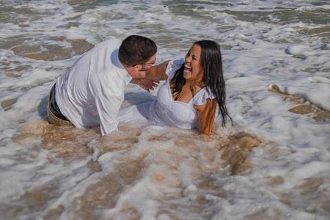 As melhores ideias e inspirações criativas de fotos de ensaio pré wedding na Praia do Guarujá'