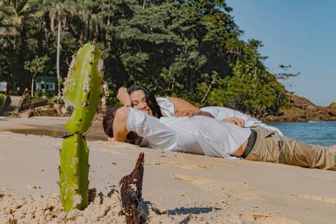 As melhores ideias e inspirações criativas de fotos de ensaio pré wedding na Praia do Guarujá'