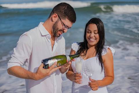 As melhores ideias e inspirações criativas de fotos de ensaio pré wedding na Praia do Guarujá'