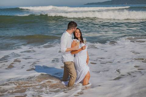 As melhores ideias e inspirações criativas de fotos de ensaio pré wedding na Praia do Guarujá'