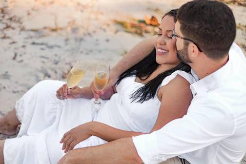 As melhores ideias e inspirações criativas de fotos de ensaio pré wedding na Praia do Guarujá'