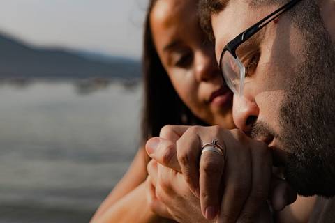 As melhores ideias e inspirações criativas de fotos de ensaio pré wedding na Praia do Guarujá'