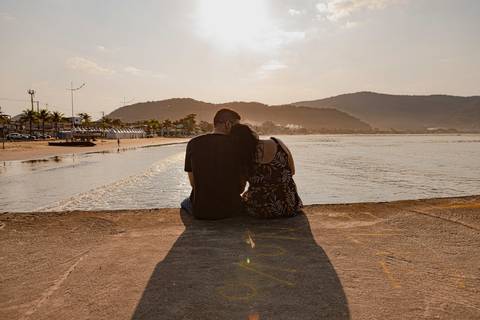 As melhores ideias e inspirações criativas de fotos de ensaio pré wedding na Praia do Guarujá'