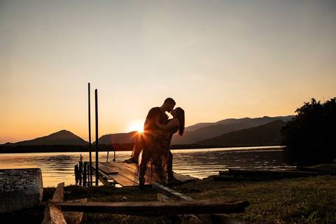 As melhores ideias e inspirações criativas de fotos de ensaio pré wedding na Praia do Guarujá'