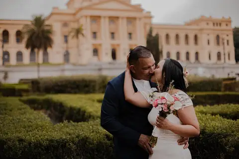 As melhores ideias e inspirações criativas de fotos de ensaio pré wedding no Museu do Ipiranga'