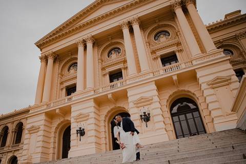 As melhores ideias e inspirações criativas de fotos de ensaio pré wedding no Museu do Ipiranga'