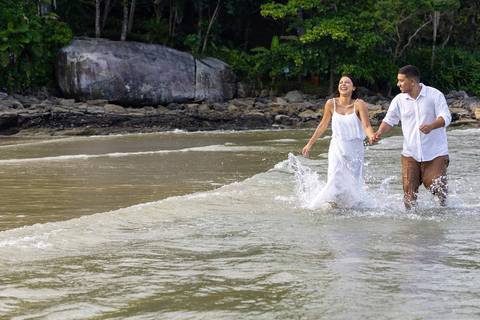 As melhores ideias e inspirações criativas de fotos de ensaio pré wedding na Bela Praia do Guarujá '