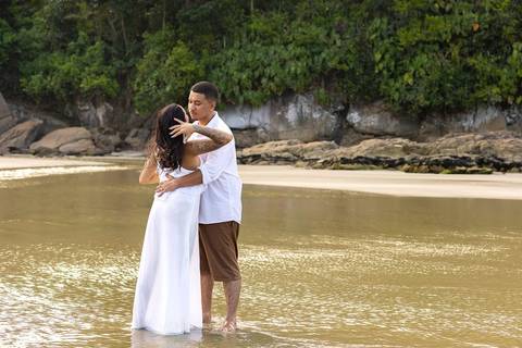 As melhores ideias e inspirações criativas de fotos de ensaio pré wedding na Bela Praia do Guarujá '