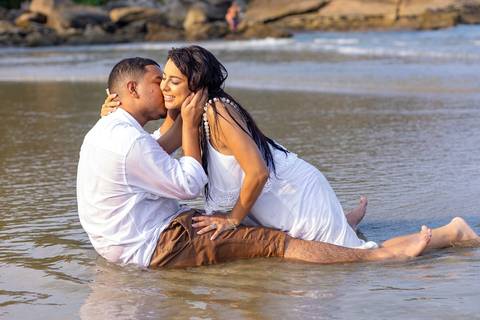 As melhores ideias e inspirações criativas de fotos de ensaio pré wedding na Bela Praia do Guarujá '