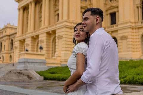As melhores ideias e inspirações criativas de fotos de ensaio pré wedding no Museu do Ipiranga'