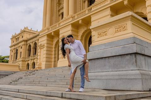 As melhores ideias e inspirações criativas de fotos de ensaio pré wedding no Museu do Ipiranga'