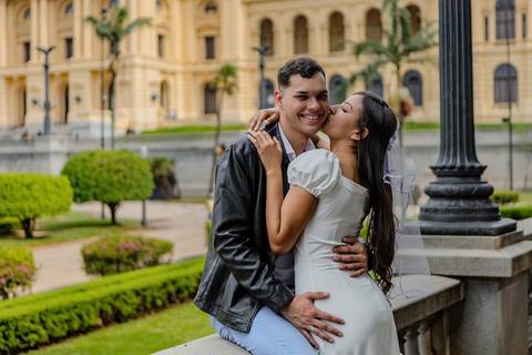 As melhores ideias e inspirações criativas de fotos de ensaio pré wedding no Museu do Ipiranga'