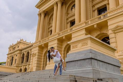 As melhores ideias e inspirações criativas de fotos de ensaio pré wedding no Museu do Ipiranga'
