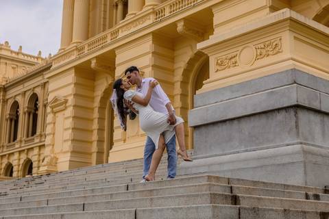 As melhores ideias e inspirações criativas de fotos de ensaio pré wedding no Museu do Ipiranga'