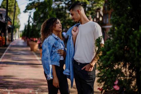 As melhores ideias e inspirações criativas de fotos de ensaio pré wedding em Holambra nas Cidades das Flores'