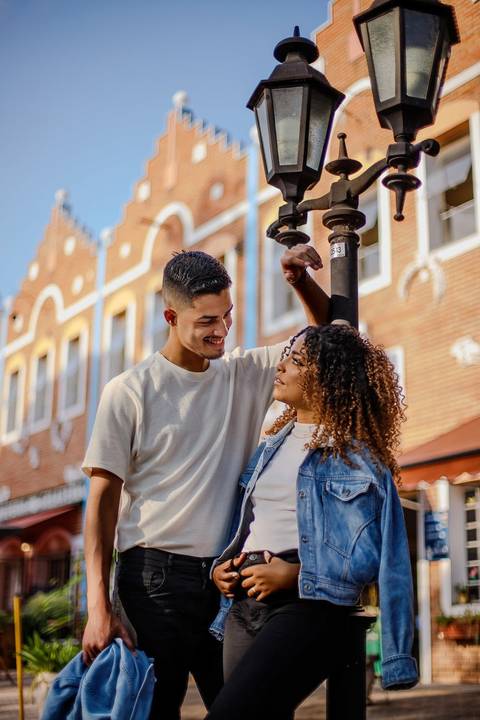 As melhores ideias e inspirações criativas de fotos de ensaio pré wedding em Holambra nas Cidades das Flores'