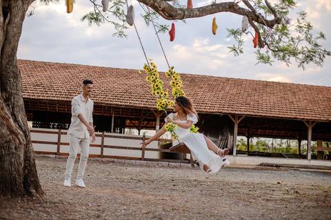As melhores ideias e inspirações criativas de fotos de ensaio pré wedding em Holambra nas Cidades das Flores'