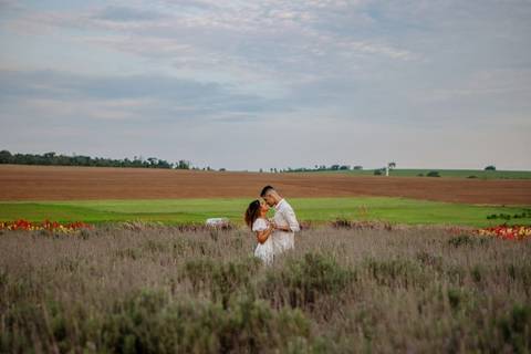 As melhores ideias e inspirações criativas de fotos de ensaio pré wedding em Holambra nas Cidades das Flores'