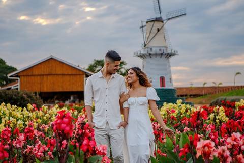 As melhores ideias e inspirações criativas de fotos de ensaio pré wedding em Holambra nas Cidades das Flores'