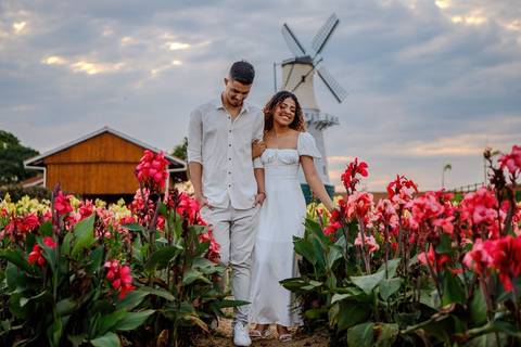 As melhores ideias e inspirações criativas de fotos de ensaio pré wedding em Holambra nas Cidades das Flores'